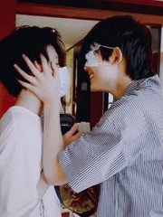 眼镜反差吃瓜